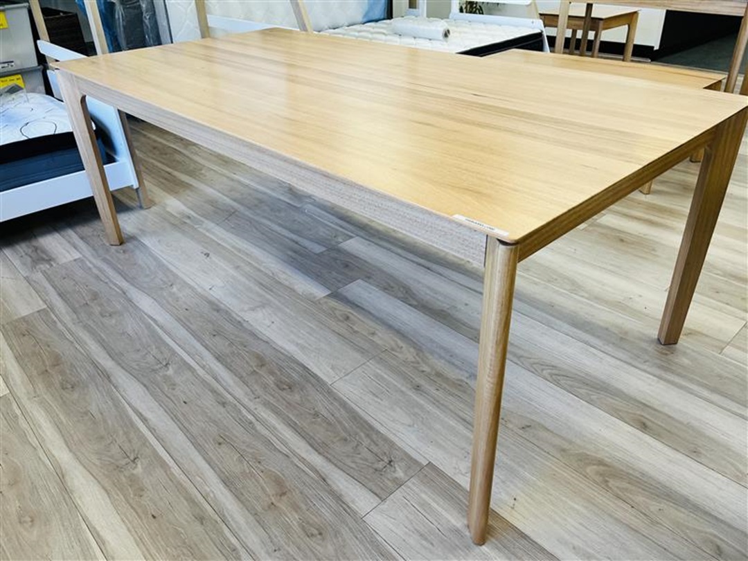 Blonde Oak 180cm Timber Dining Table 3