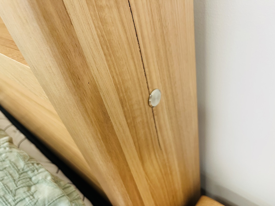 Natural Tmber 4pc Queen Suite with Light & USB Port 5