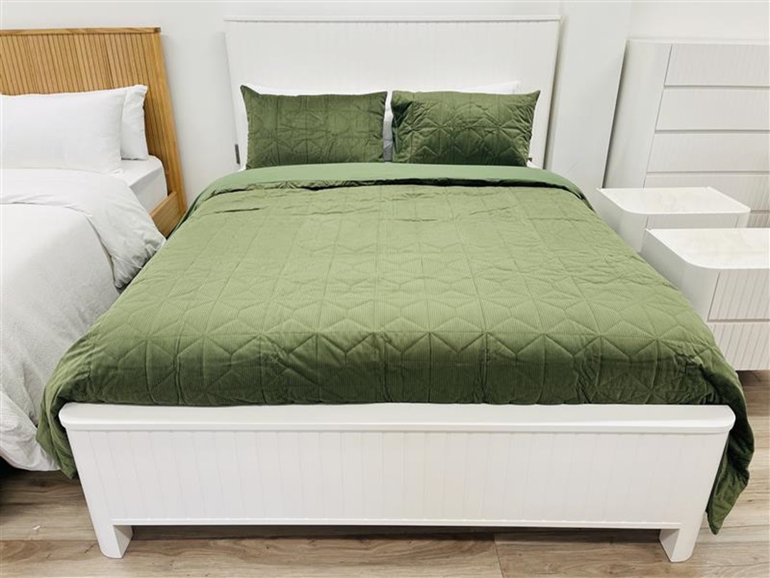 White 5pc Queen Complete Bedroom Package 3